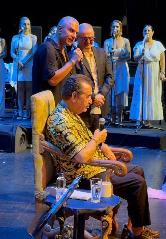 Harbiye'de İmparatora Sevgi Seli!  Harbiye'de İmparatora Sevgi Seli!